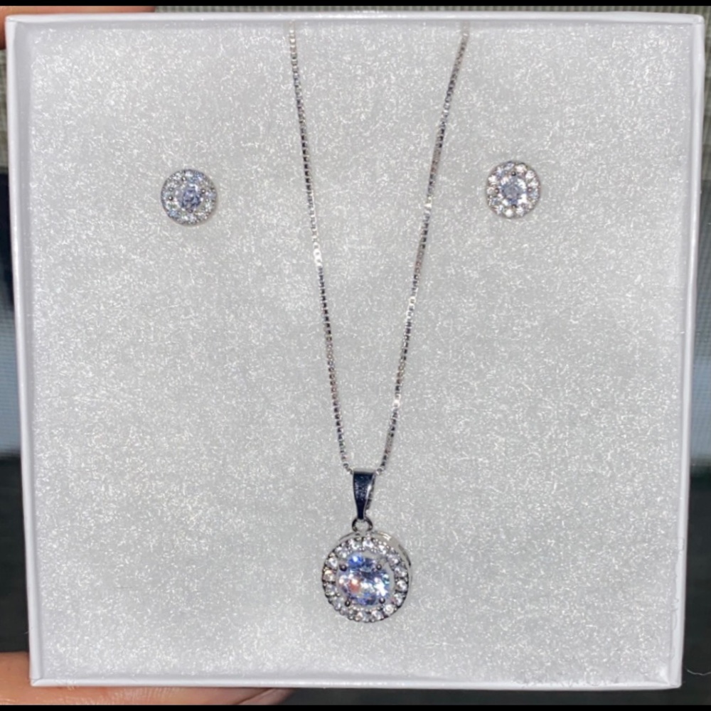 Diamond Jewelry Set - Picture 4 of 5